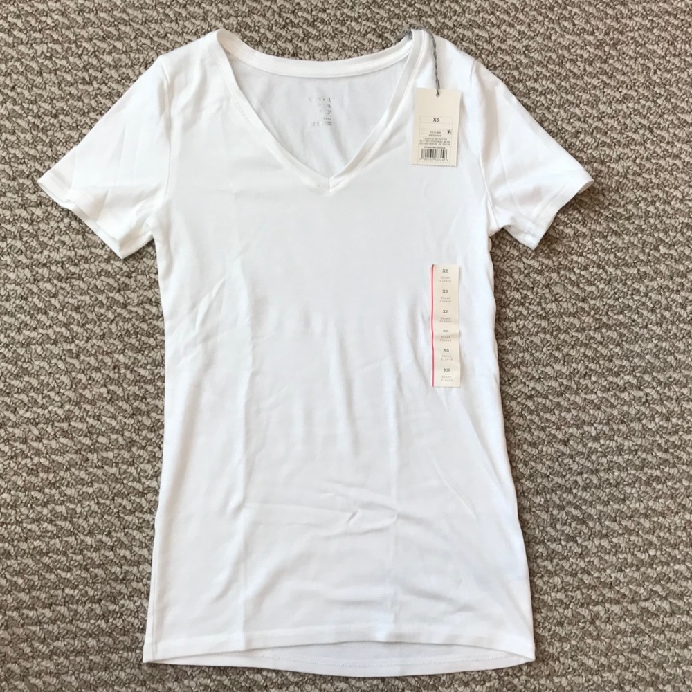 NWT Short sleeve white v-neck XS